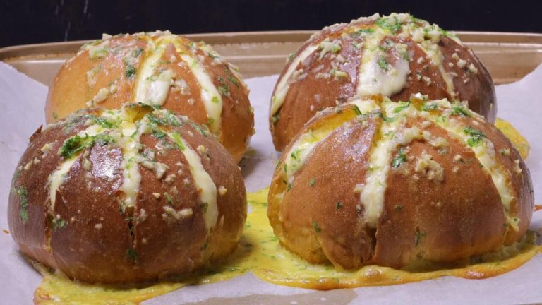 Korean-Style Cream Cheese Garlic Bread